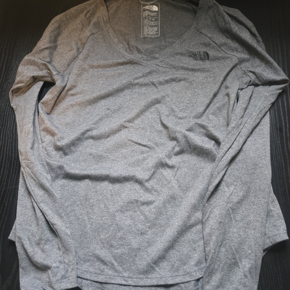 The North Face Womens Long Sleeve V-Neck Tee — Heather Gray